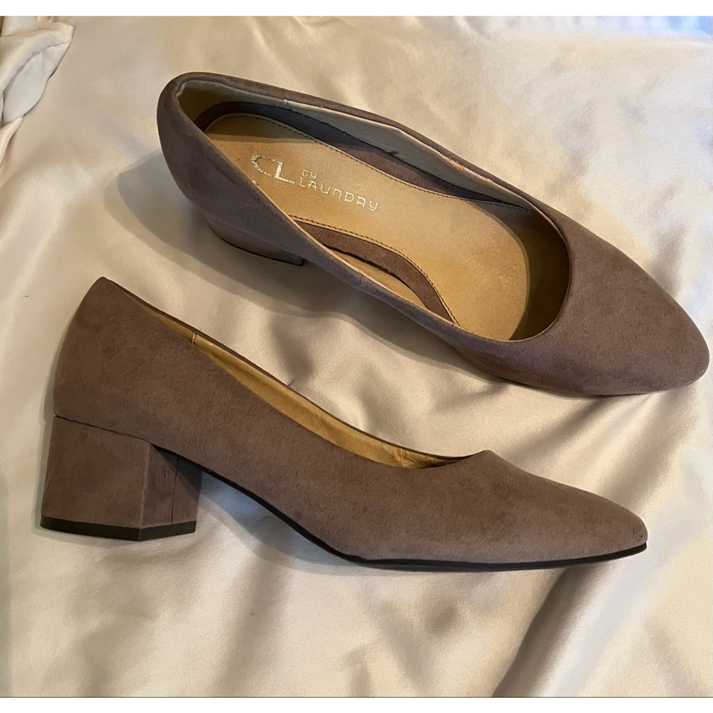 CHINESE LAUNDRY~BEIGE SUEDE LOAFER~7